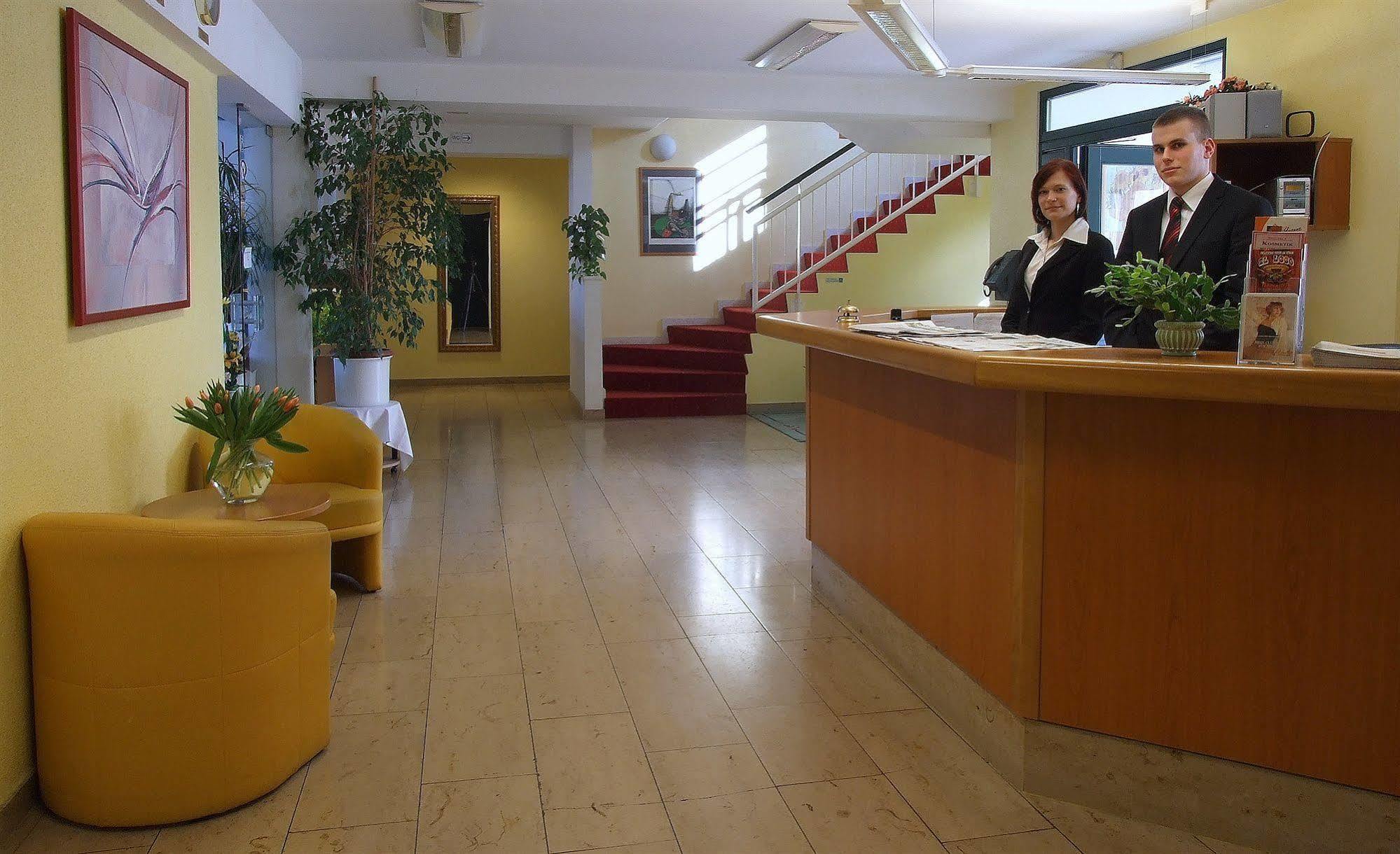 Hotel Kubrat An Der Spree Berlin Ngoại thất bức ảnh